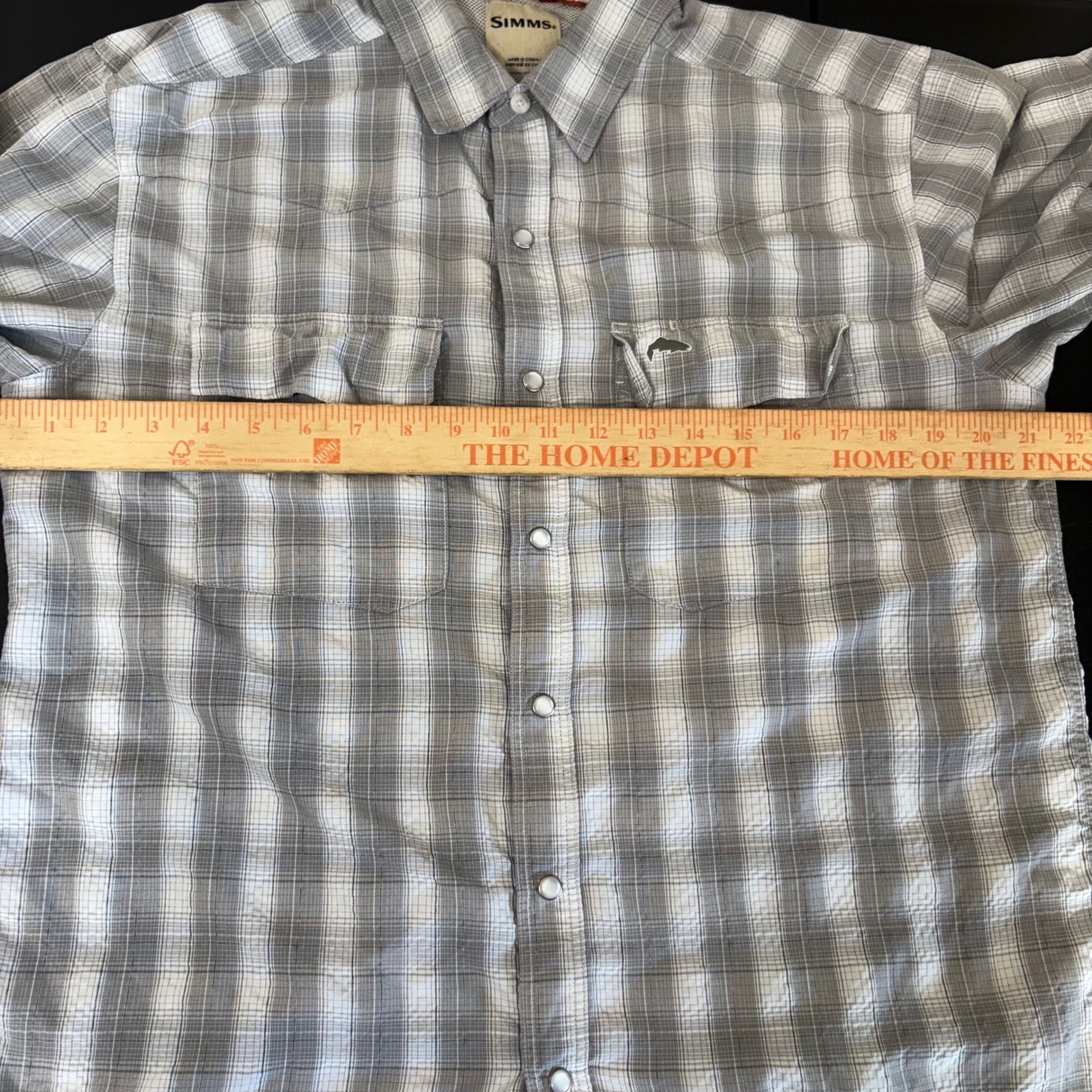 Simms Plaid Pearl Snap Western Fishing Shirt Mens Size M Gray White Vented Back
