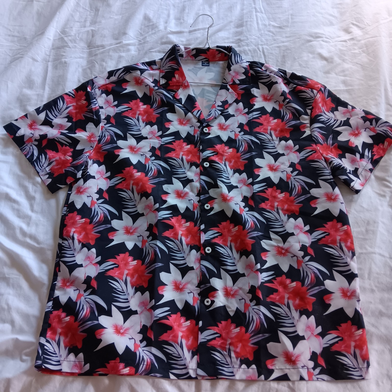 Manfinity Shirt Mens XL Hawaiian Short Sleeve Black with white/red flowers