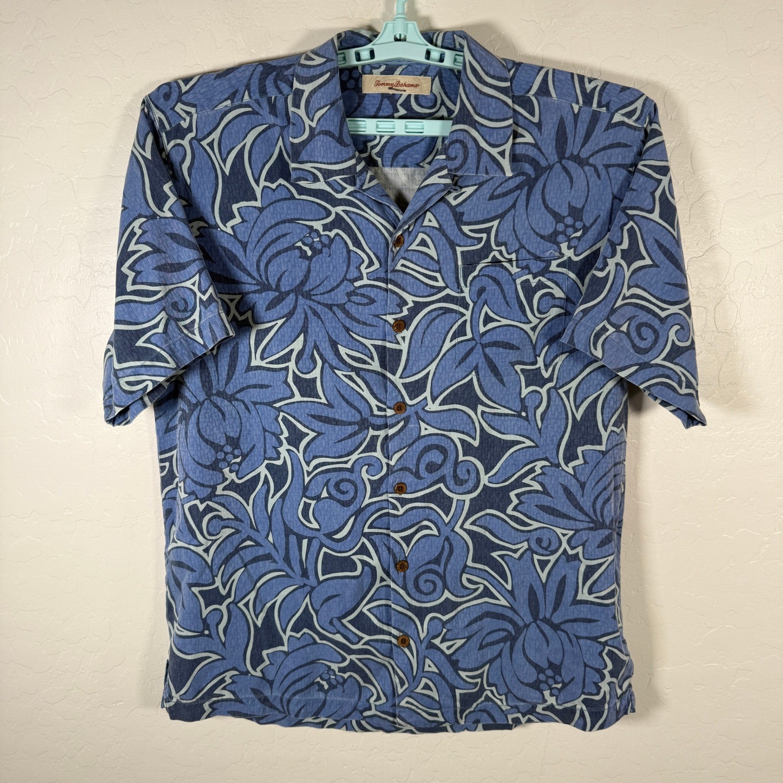 Tommy Bahama Shirt Mens Large Blue Silk Floral Hawaiian Short Sleeve Camp Aloha