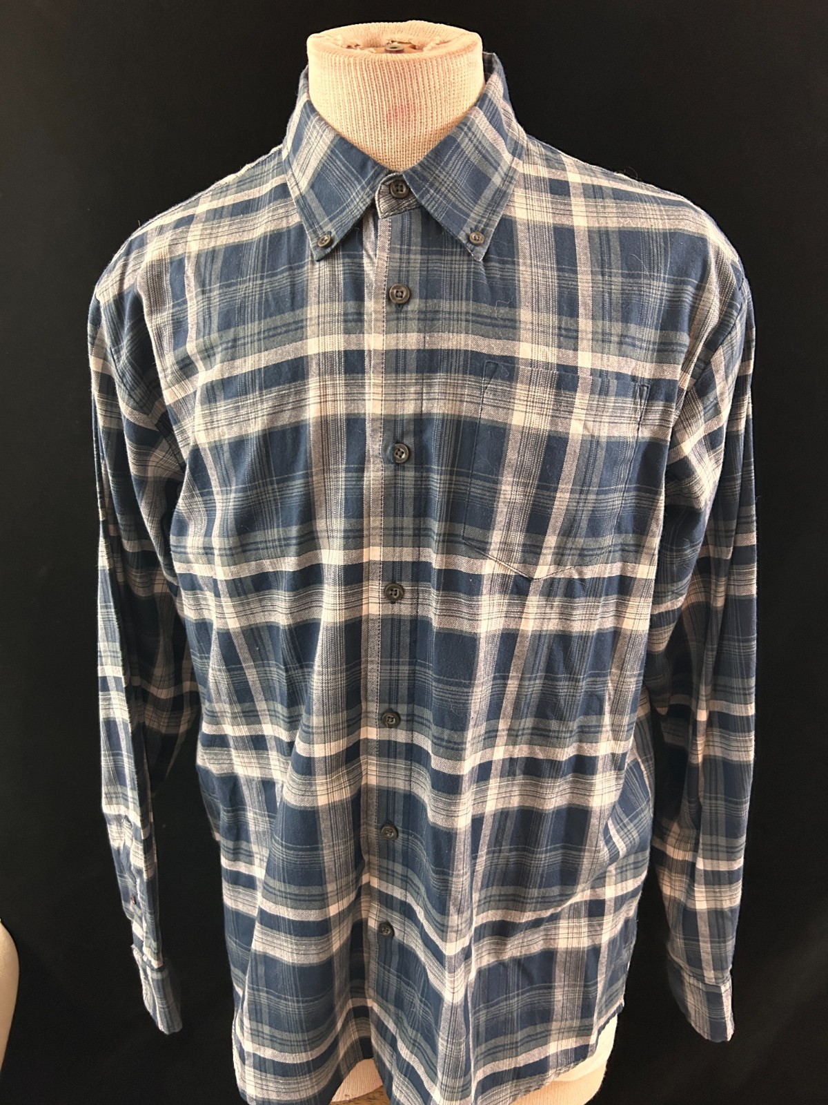 Wrangler Authentics mens shirt size M long sleeve button up blue plaid 1 pocket