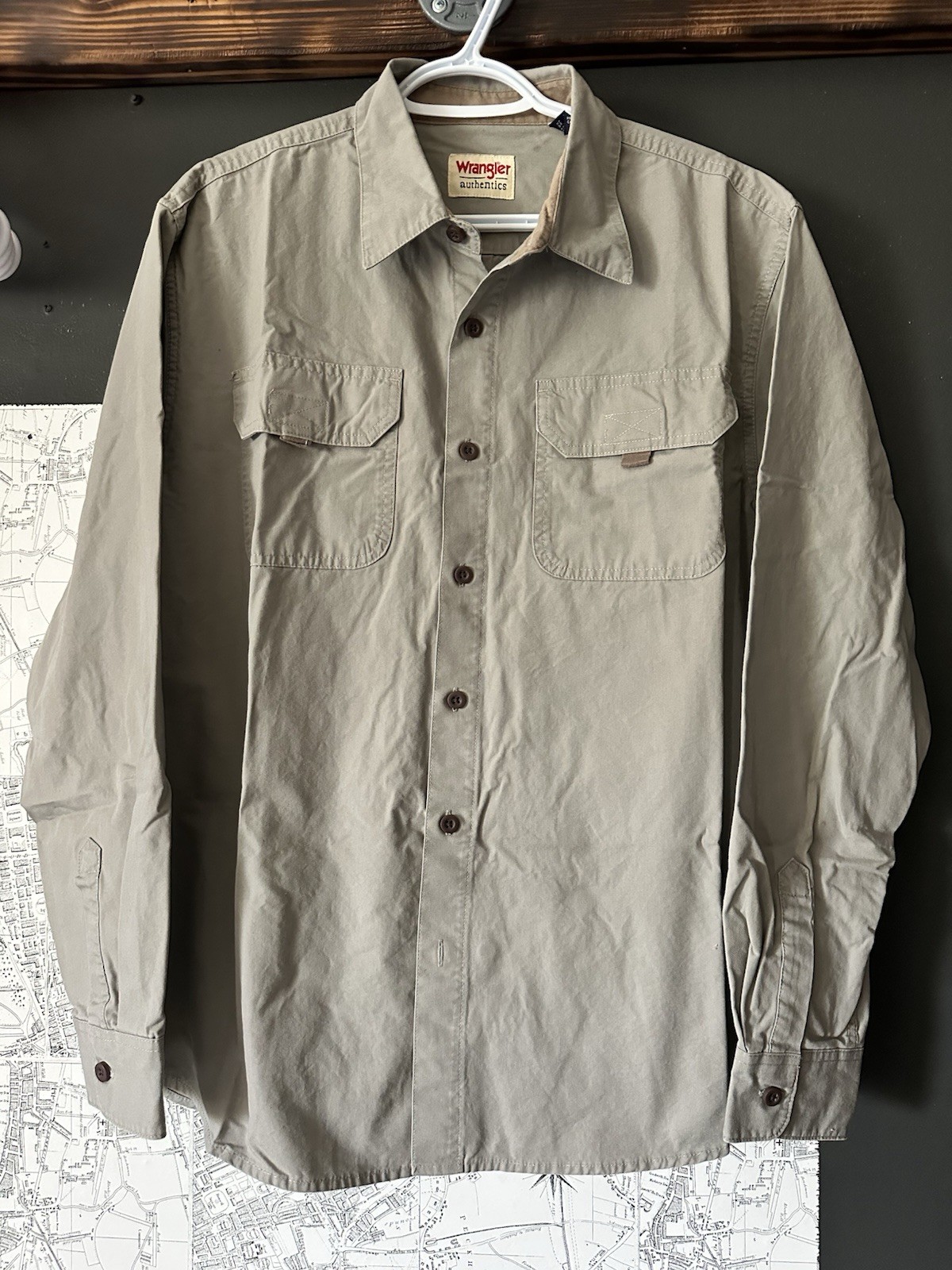 Wrangler Authentics Men’s Shirt, Long-Sleeve Button Front Work Shirt, Two-Pocket