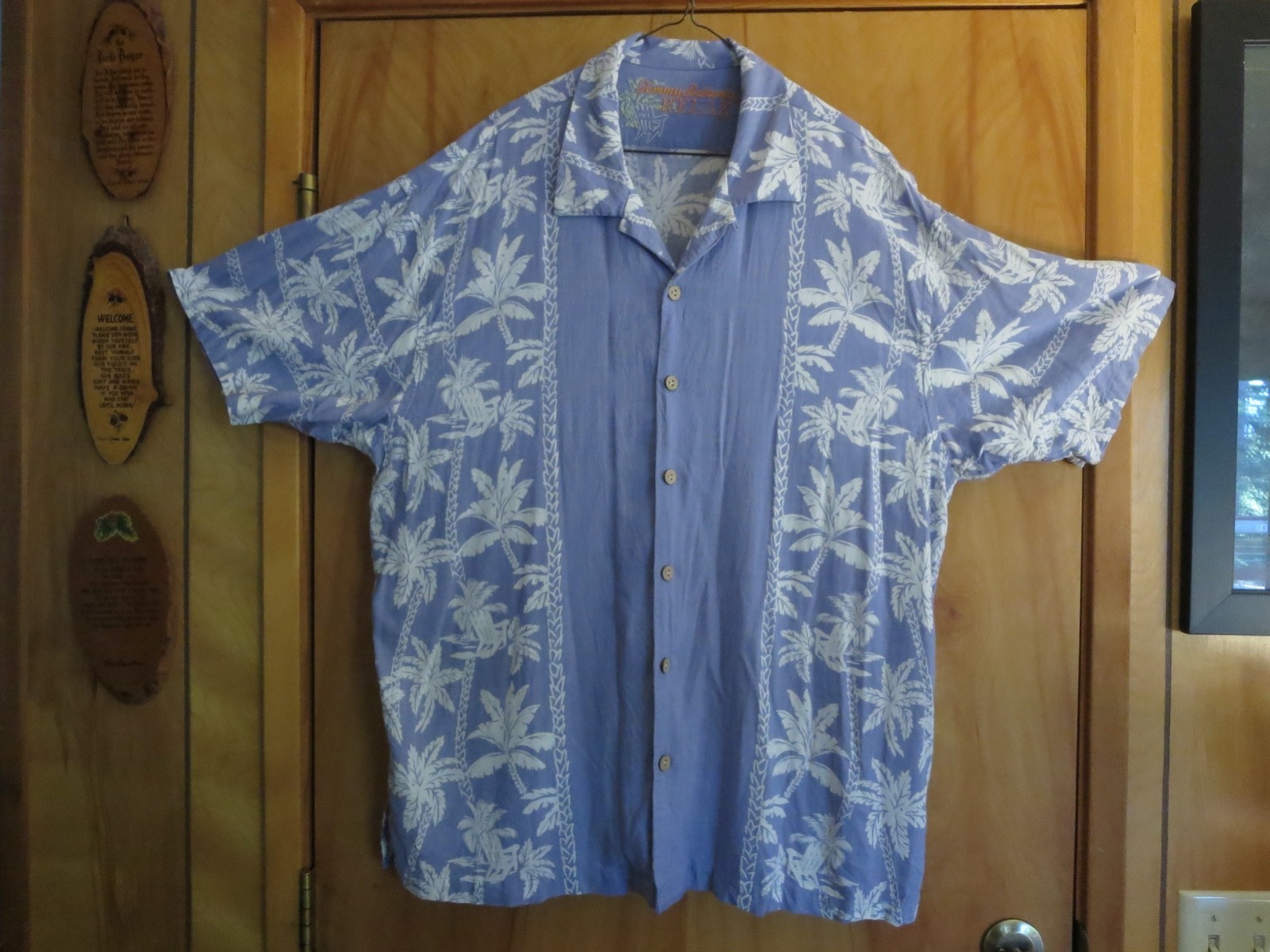 Tommy Bahama Floral Hawaiian Men’s Shirt XXL 100% Rayon Machine Washable 2XL