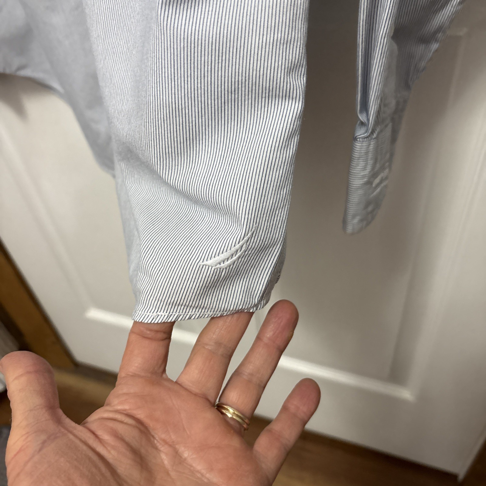 Nautica Mens Small 100% Cotton Blue White Pinstripe Button Down Shirt