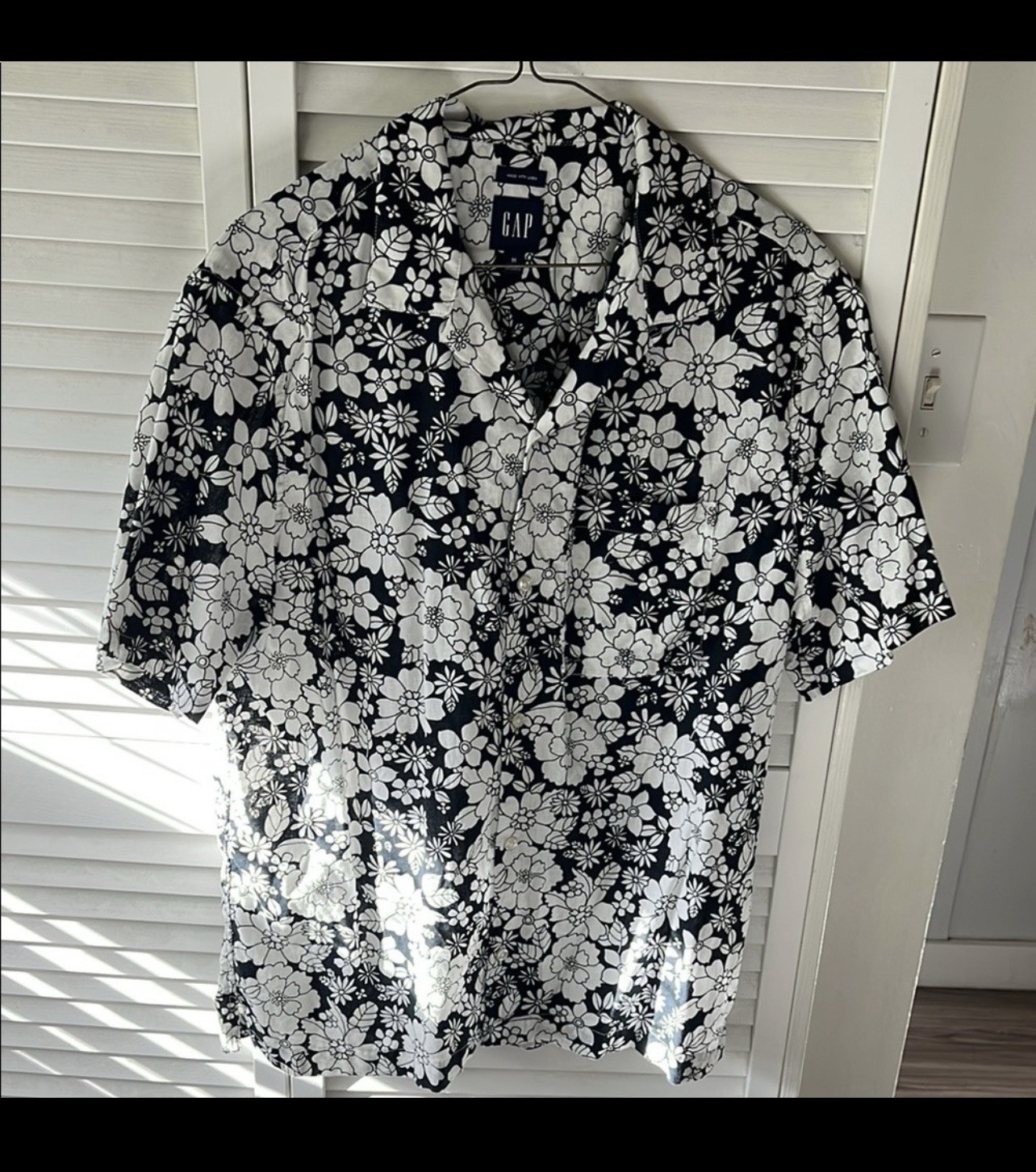 GAP Men’s Black/White Floral Linen Woven Button-Up Shirt Short Sleeve M Casual