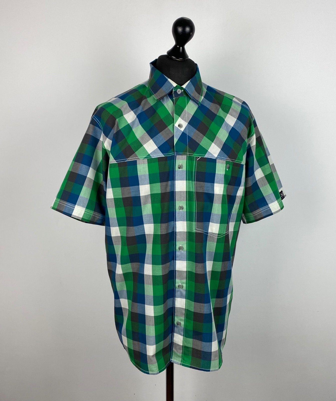 HAGLOFS men’s shirt 65% polyester 35% cotton Size XL