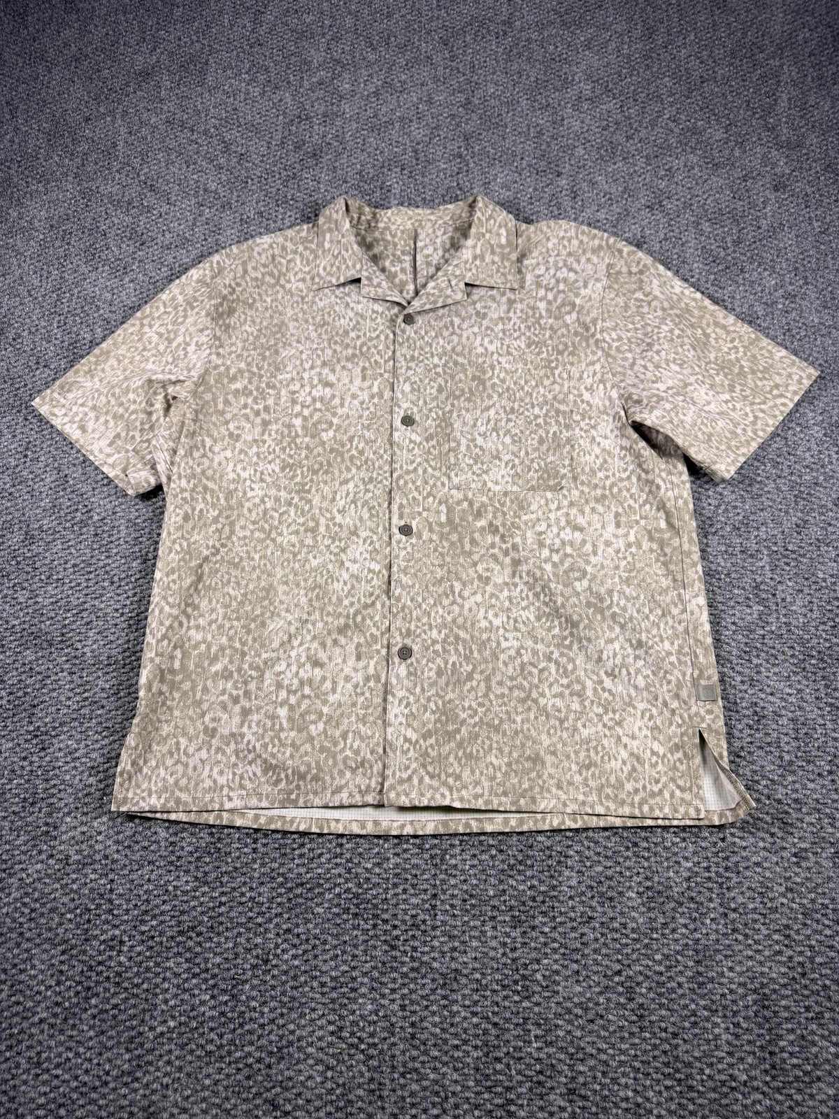 Shirt Mens XL Beige Animal Print Short Sleeve Button Front Casual Woven Top
