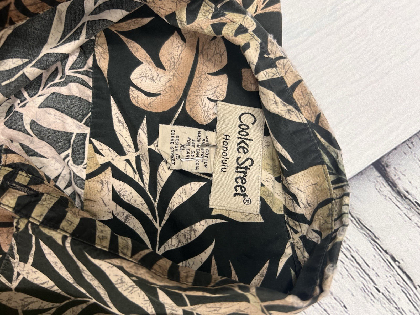 Cooke Street Men’s XL Cotton Hawaiian Floral Button-Up Shirt Black