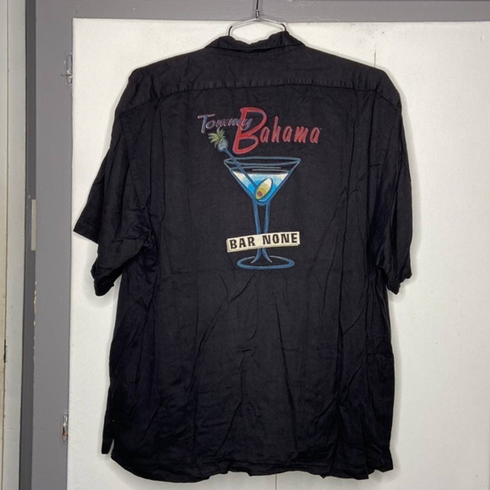 Tommy Bahama Men Camp Hawaiian S/S Shirt Black L BAR NONE Cocktail Embroidery