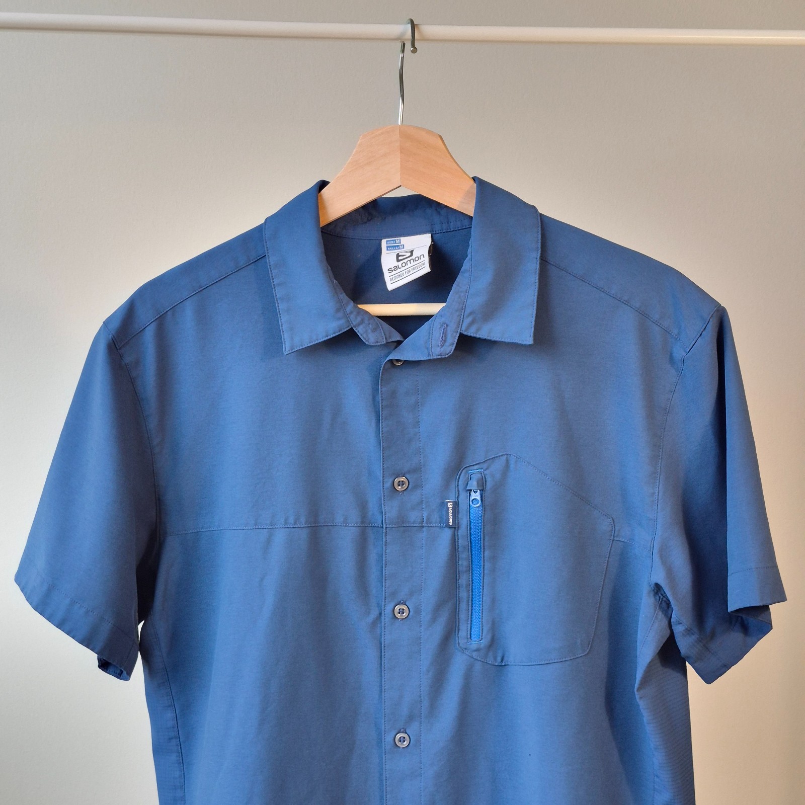 Salomon Button-Up Shirt Men’s M Short Sleeve Hiking Travel Zip Pocket lightweigh