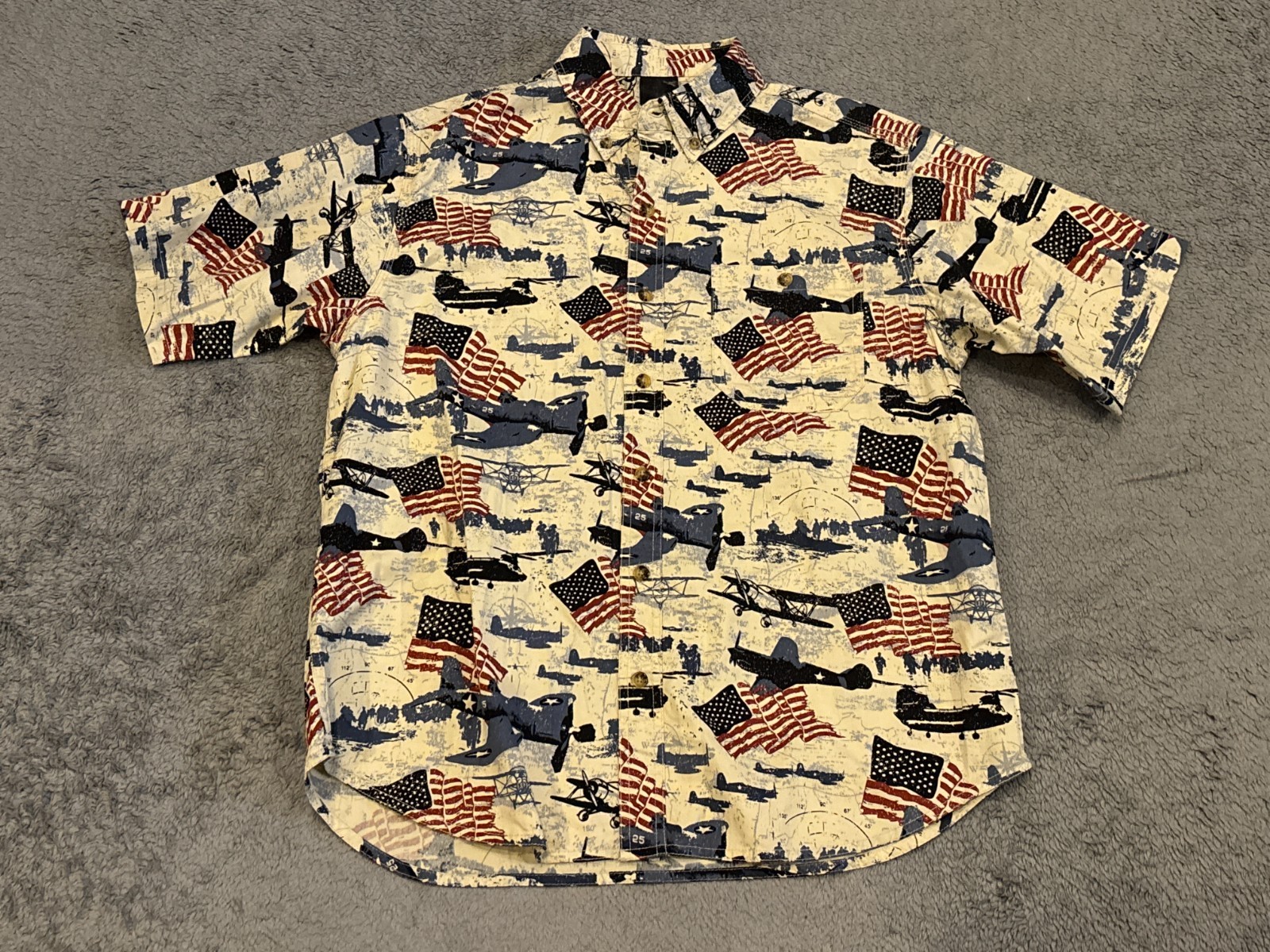King Universal Shirt Mens Medium Beige American Flag Print Short Sleeve Button