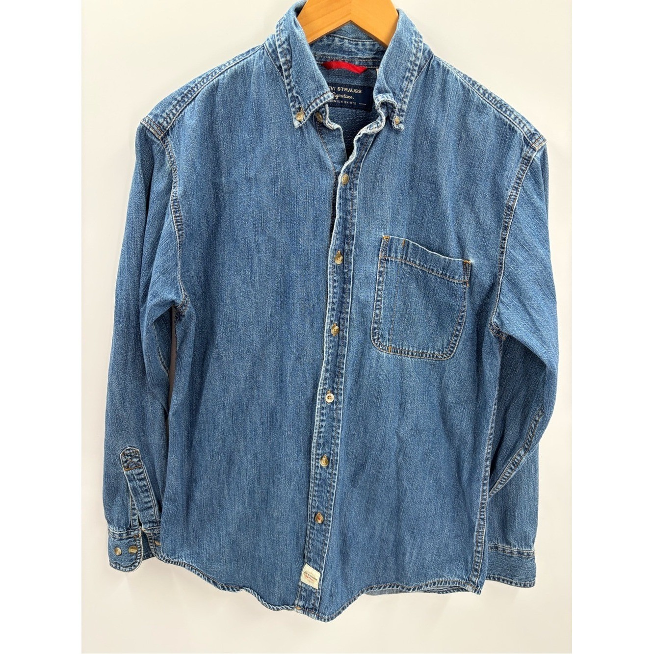 🔥 Levi Strauss & Co. Signature Premium Denim Button-Down Shirt 🔥