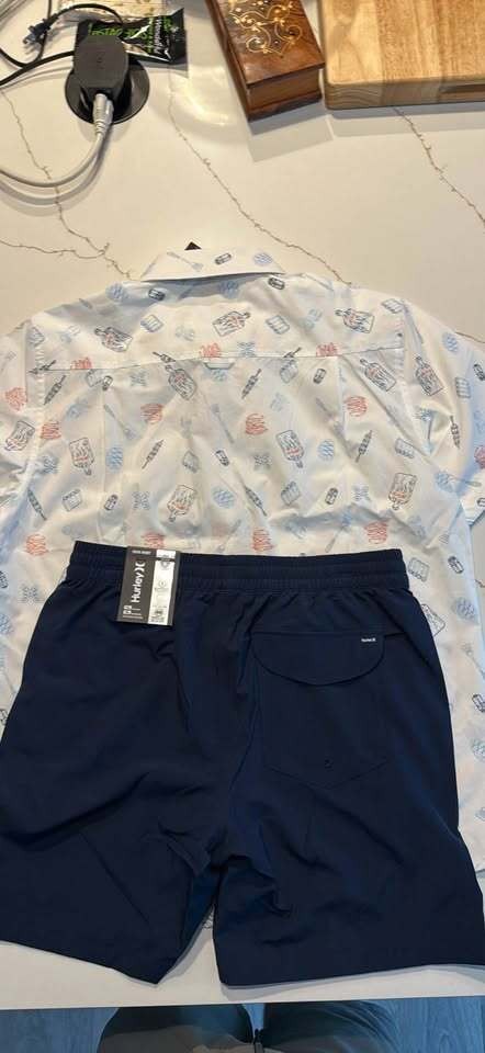 Hurley Men’s Short Sleeve Shirt Size Medium with shorts set new with tags