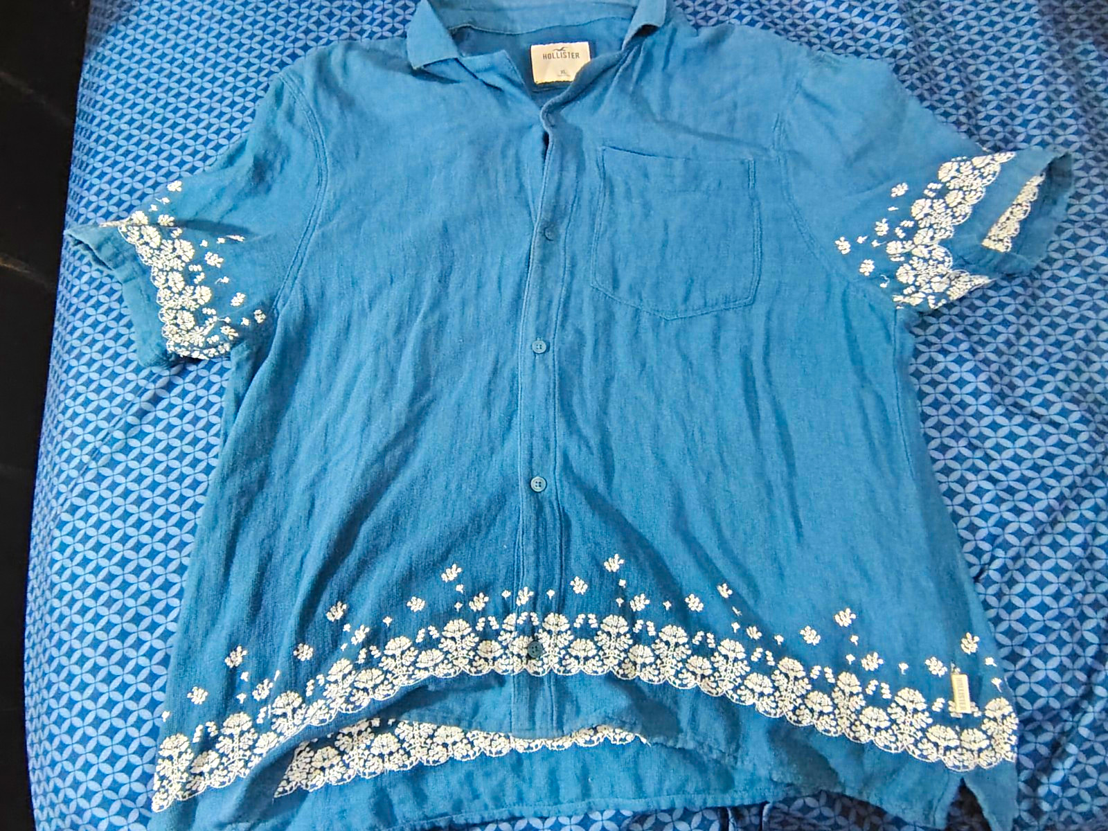 Hollister Men’s Boxy Fit Linen-Blend Embroidered Boho Short Sleeve Shirt Size-XL