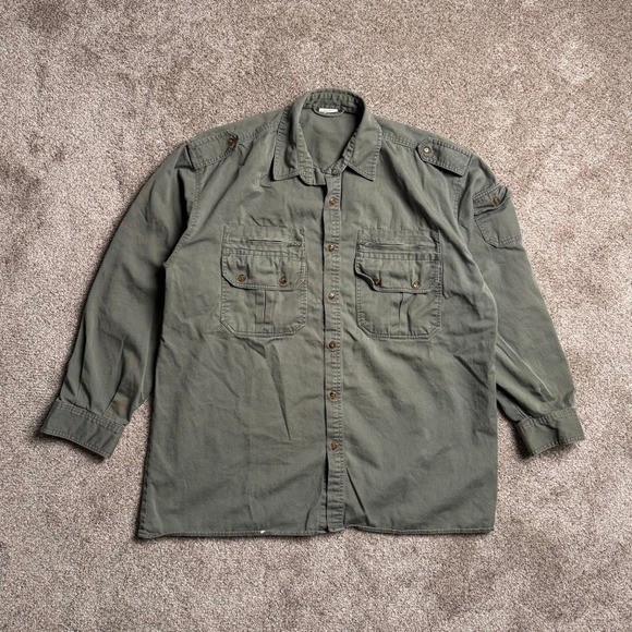 MILITARY GREEN ZIPPER POCKET BUTTON UP