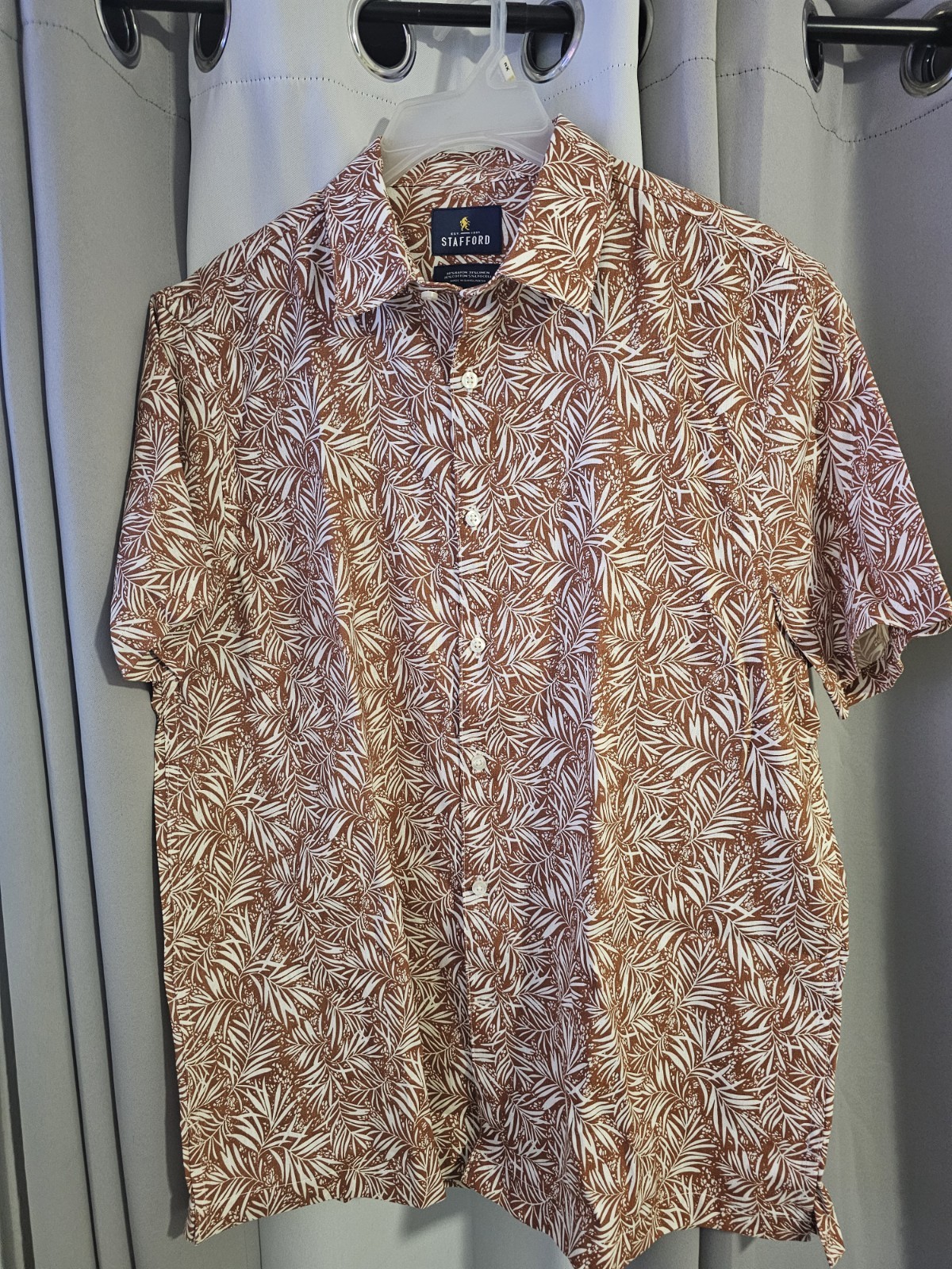 Stafford Men’s Short Sleeve Shirt. Regular Fit Large. New With No Tags