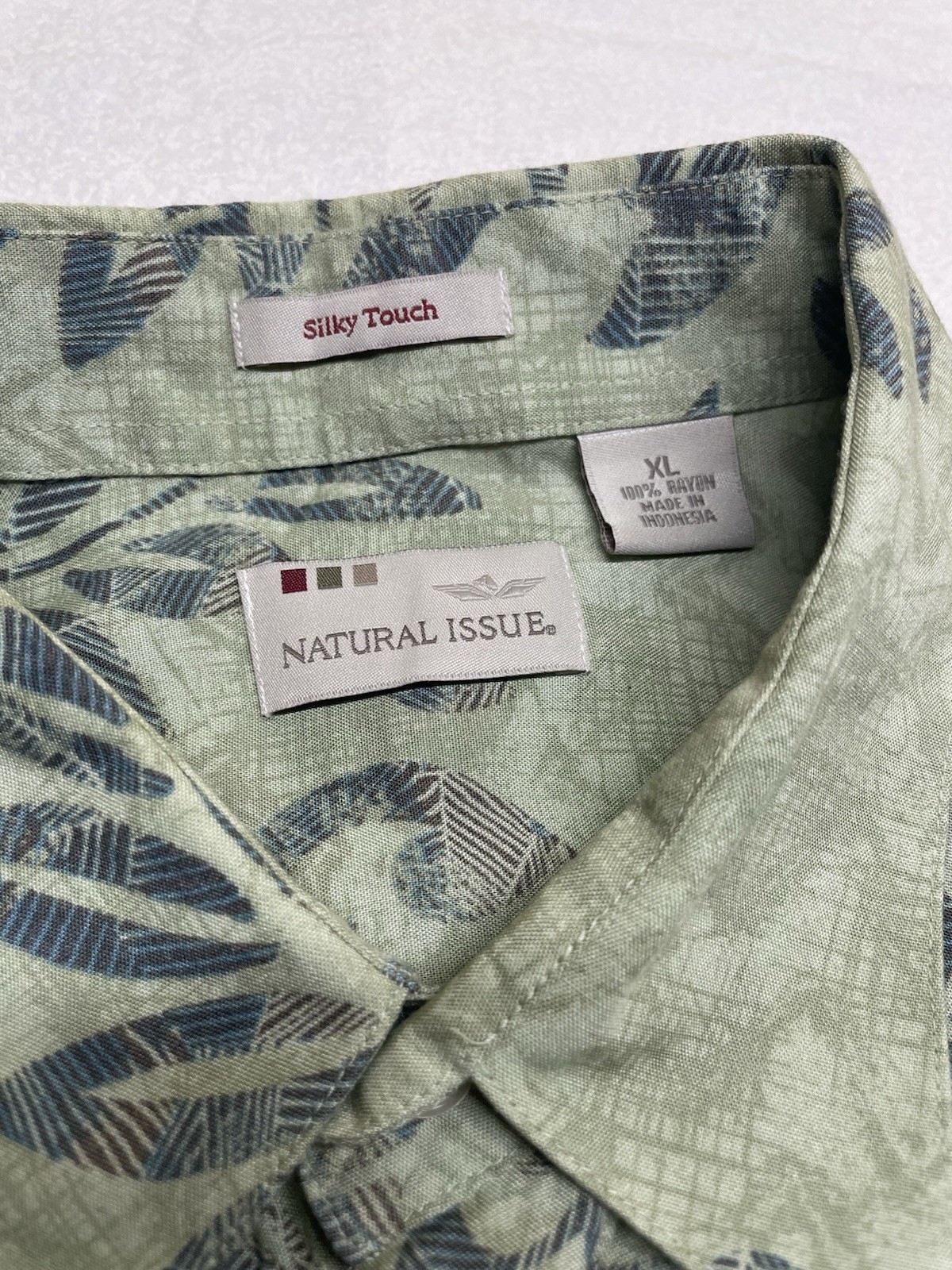 Natural Issue Men’s XL Green/Blue Floral Rayon Woven Lightweight Short Sleeve