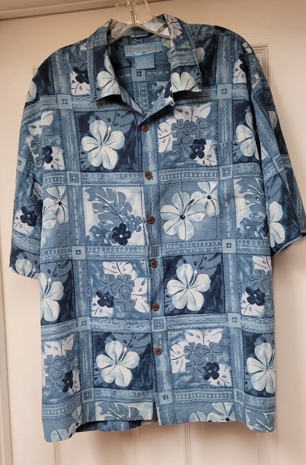 Bermuda Bay Men’s L Blue White Floral Hawaiian Silk Short Sleeve Button-Up Shirt