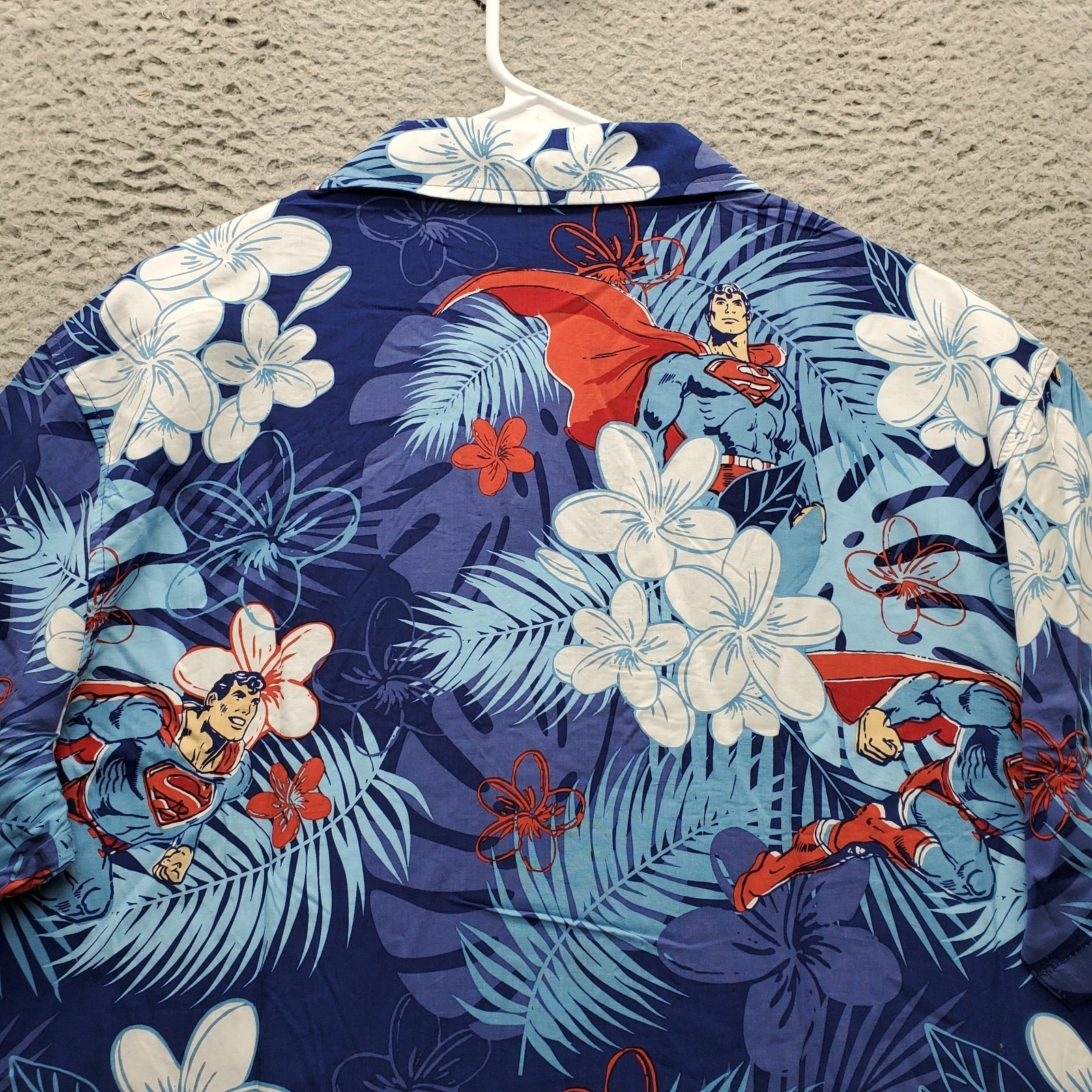 DC Superman Hawaiian Shirt Mens M Multi Tropical Floral Short Sleeve Collar Slit