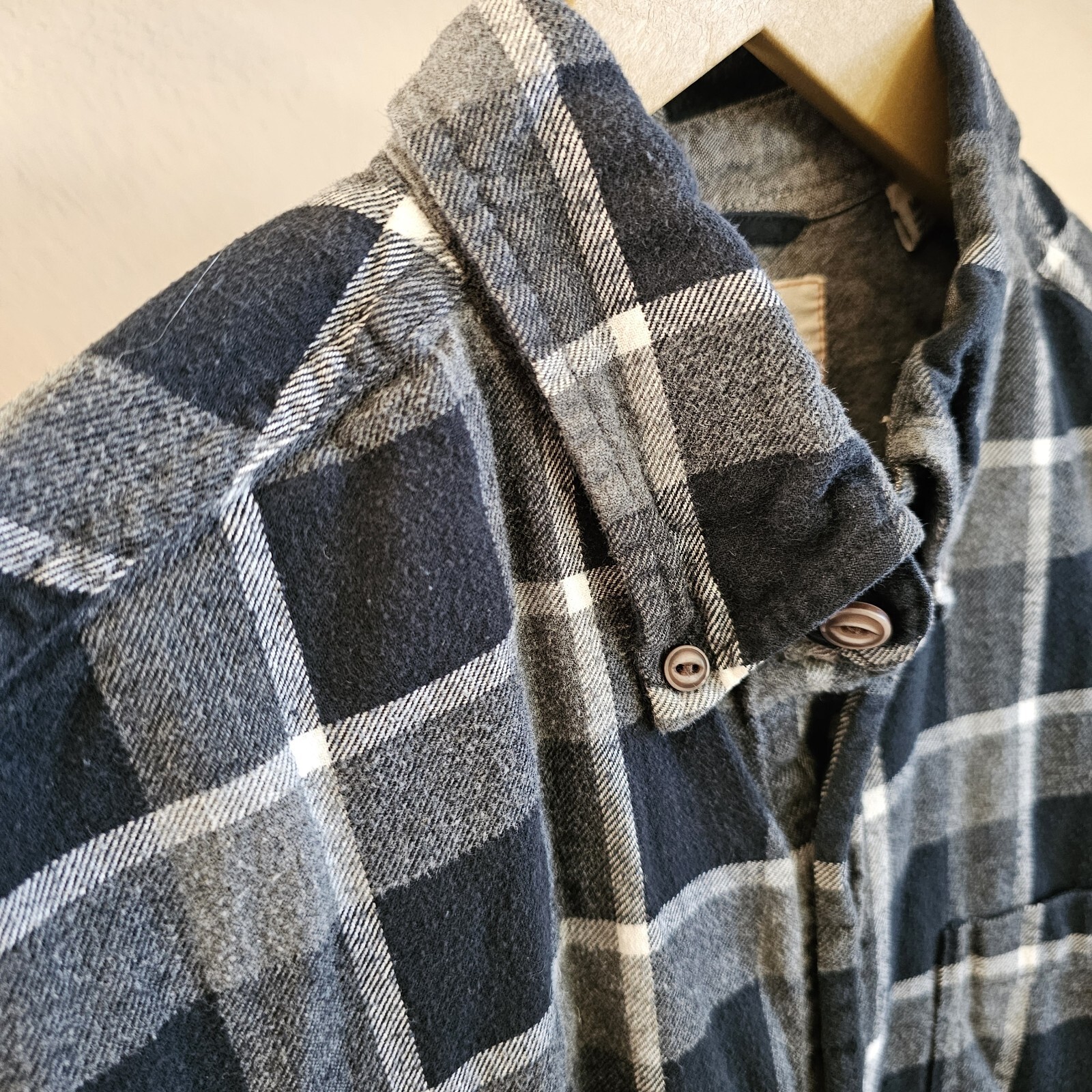 Weatherproof Vintage Men’s Medium plaid flannel charcoal black, gray and white