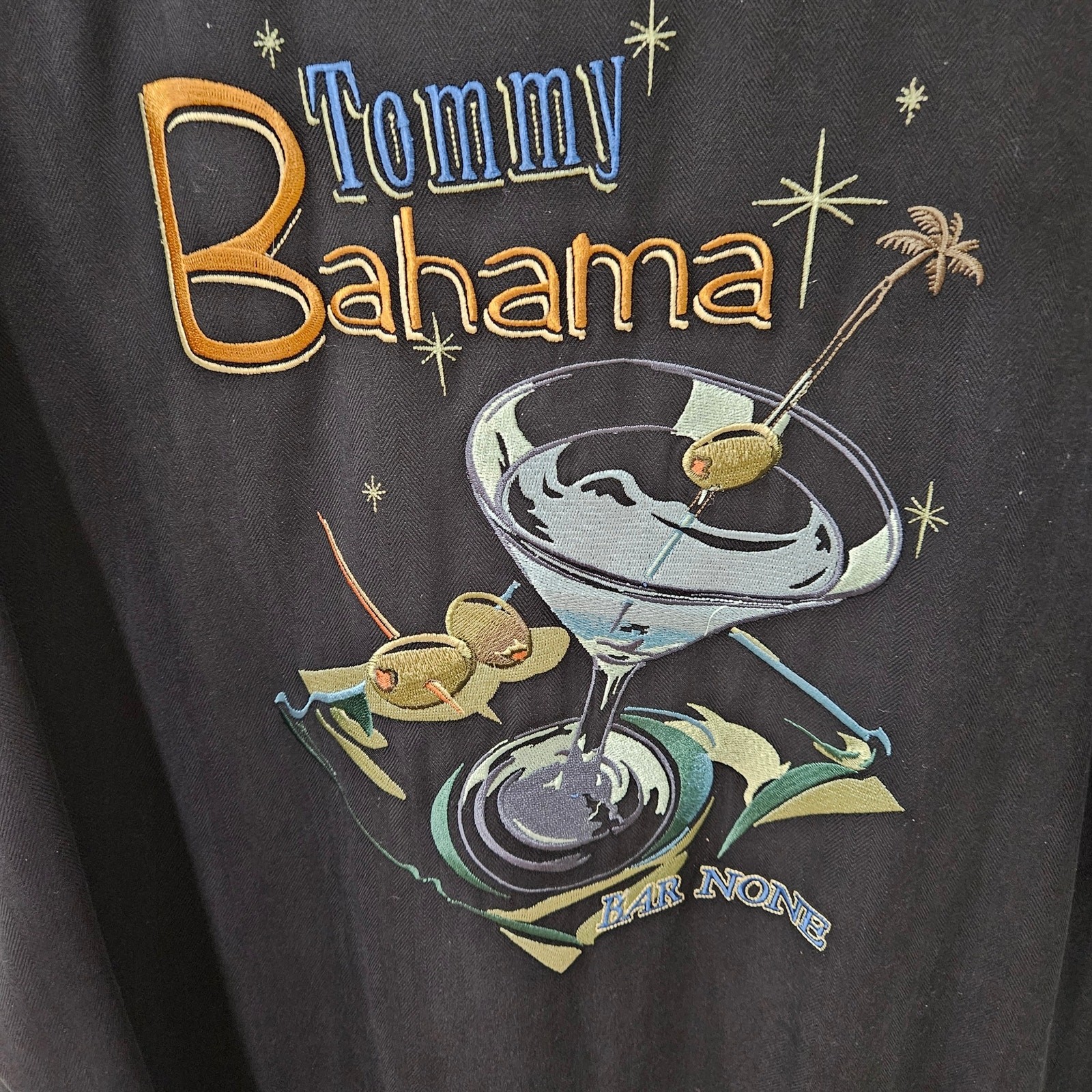 Men’s 100% Silk Embroidered Tommy Bahama “Bar None” Size Large