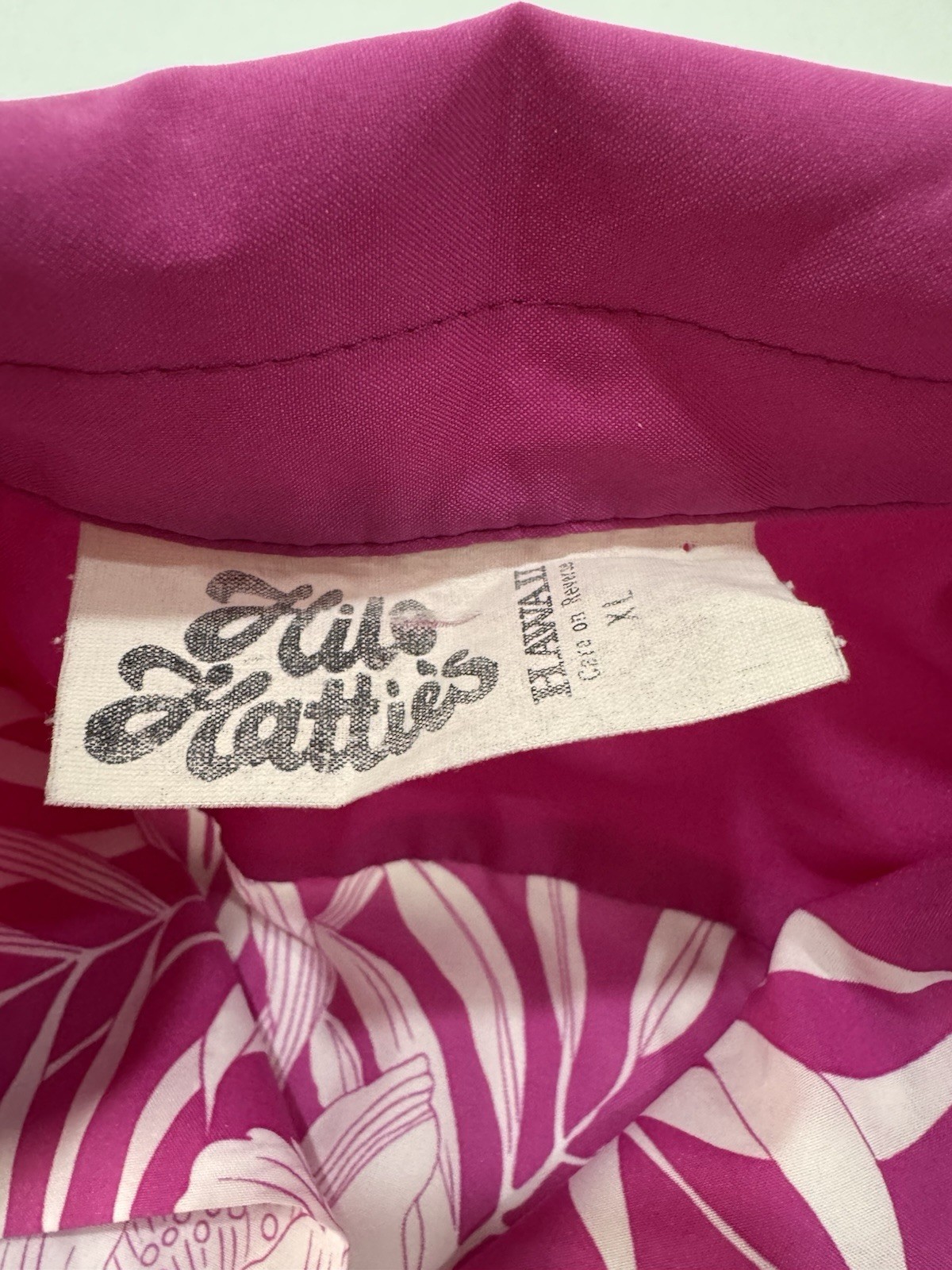 Vintage Hilo Hattie Hawaiian Aloha Shirt Men’s XL Pink White Floral Made Hawaii