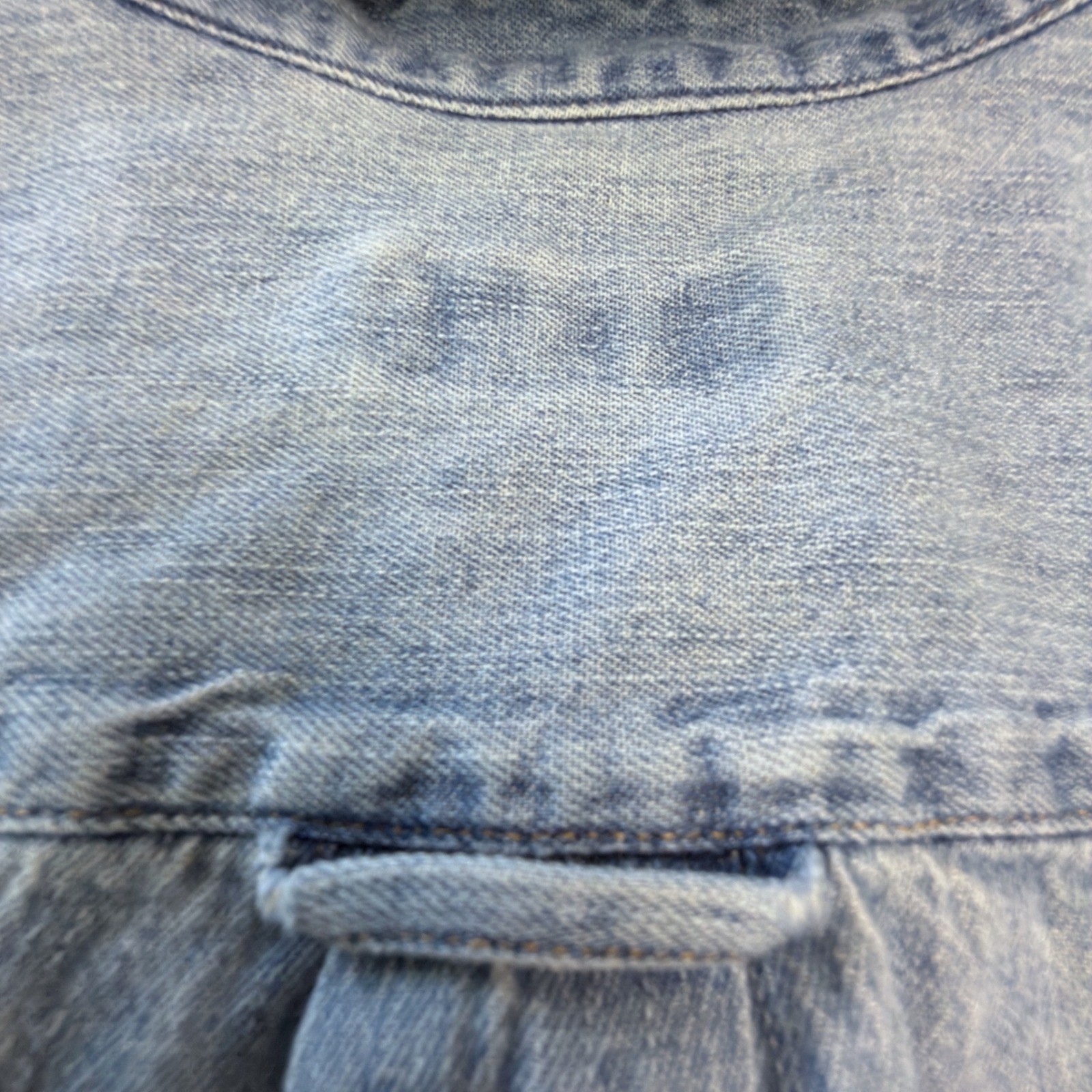 Covington Mens Light Wash Denim Button Down Shirt Long Sleeve Distressed Blue