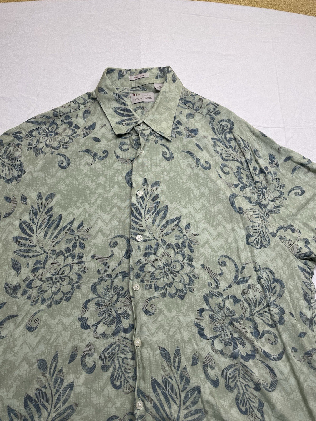 Natural Issue Men’s XL Green/Blue Floral Rayon Woven Lightweight Short Sleeve