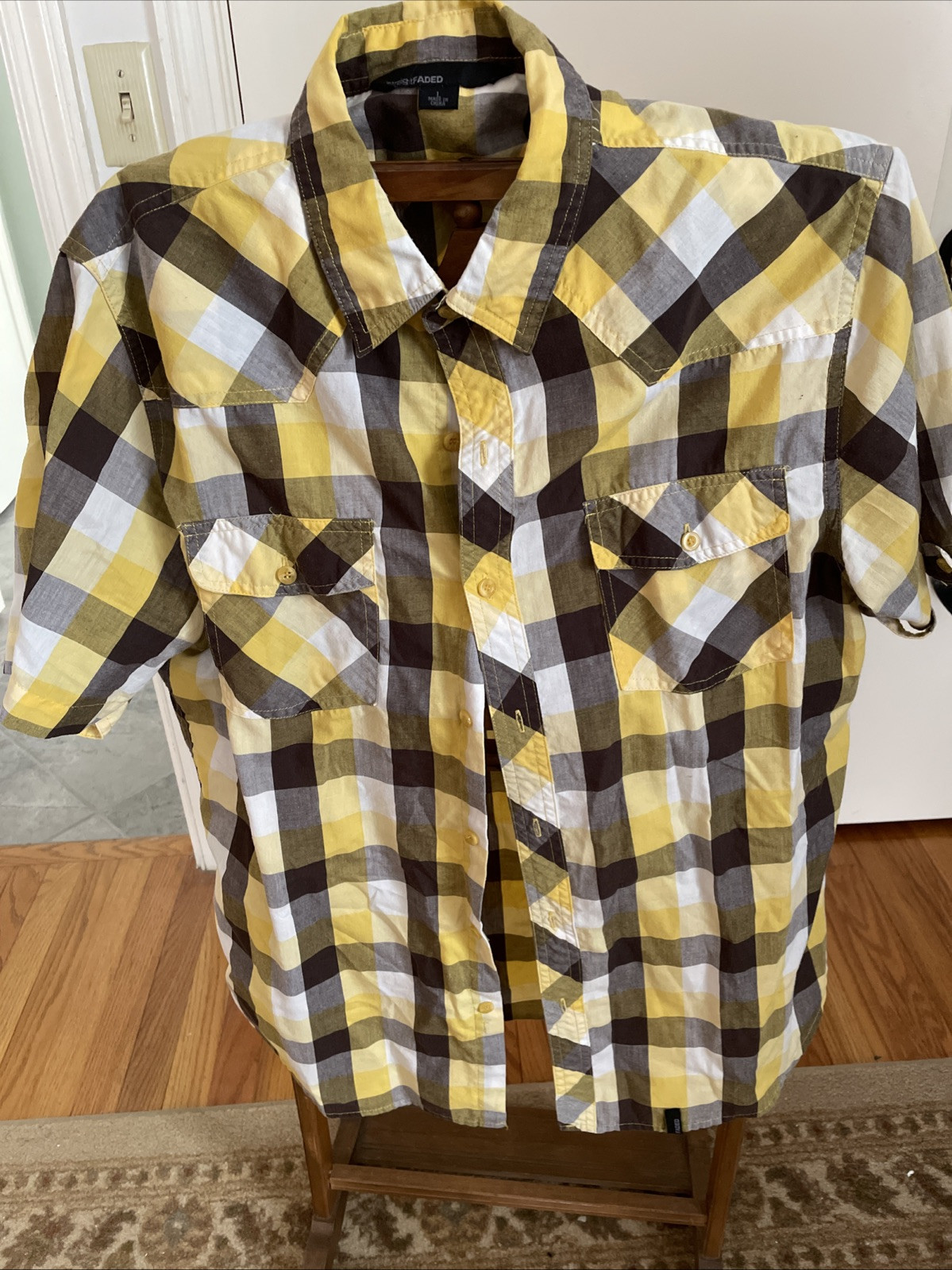 Straight Faded Men’s Large Plaid Short Sleeve Shirt Button-Up