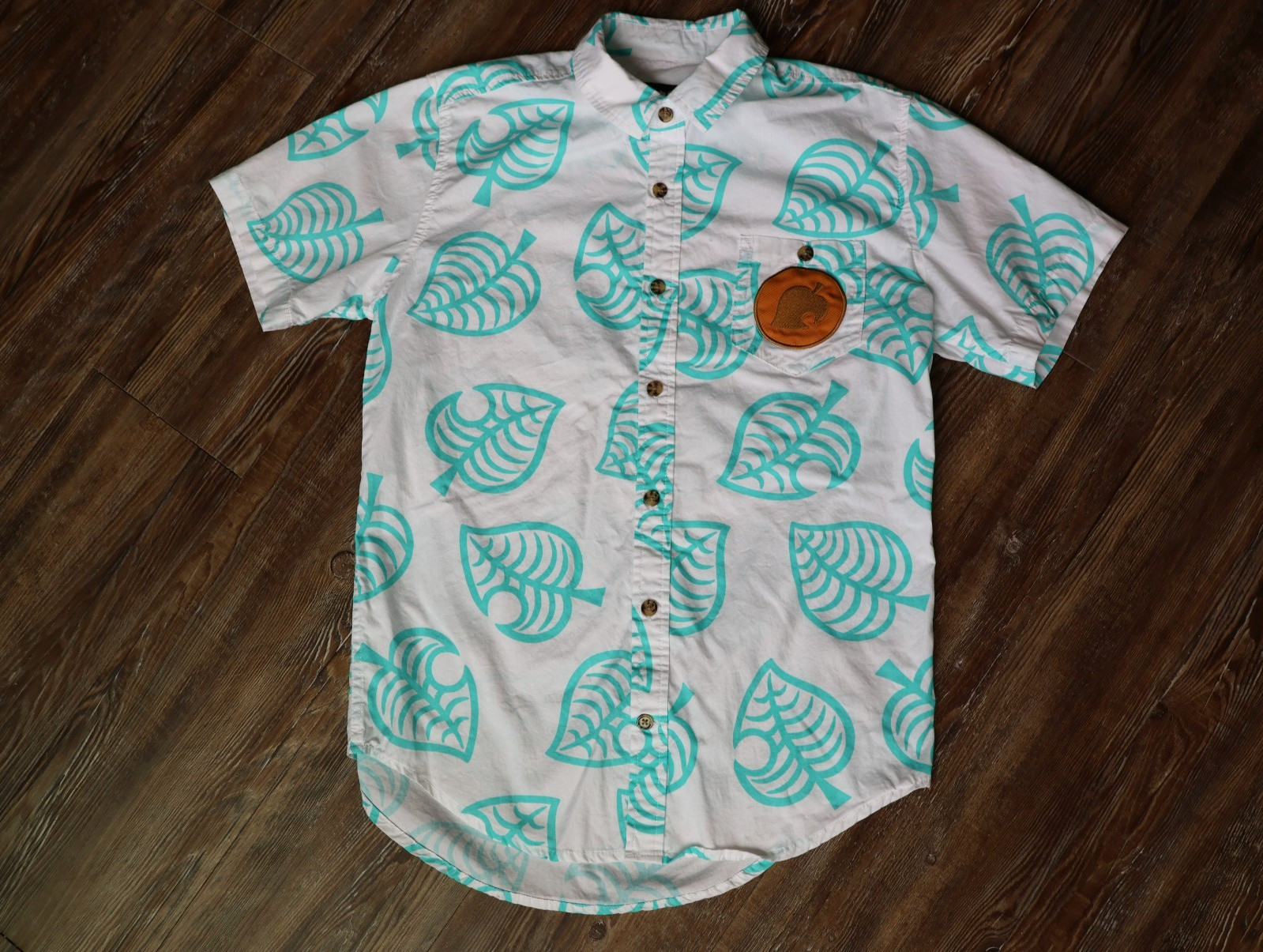 Nintendo Animal Crossing New Horizons Aqua Leaf Print Gamer Shirt Mens Small