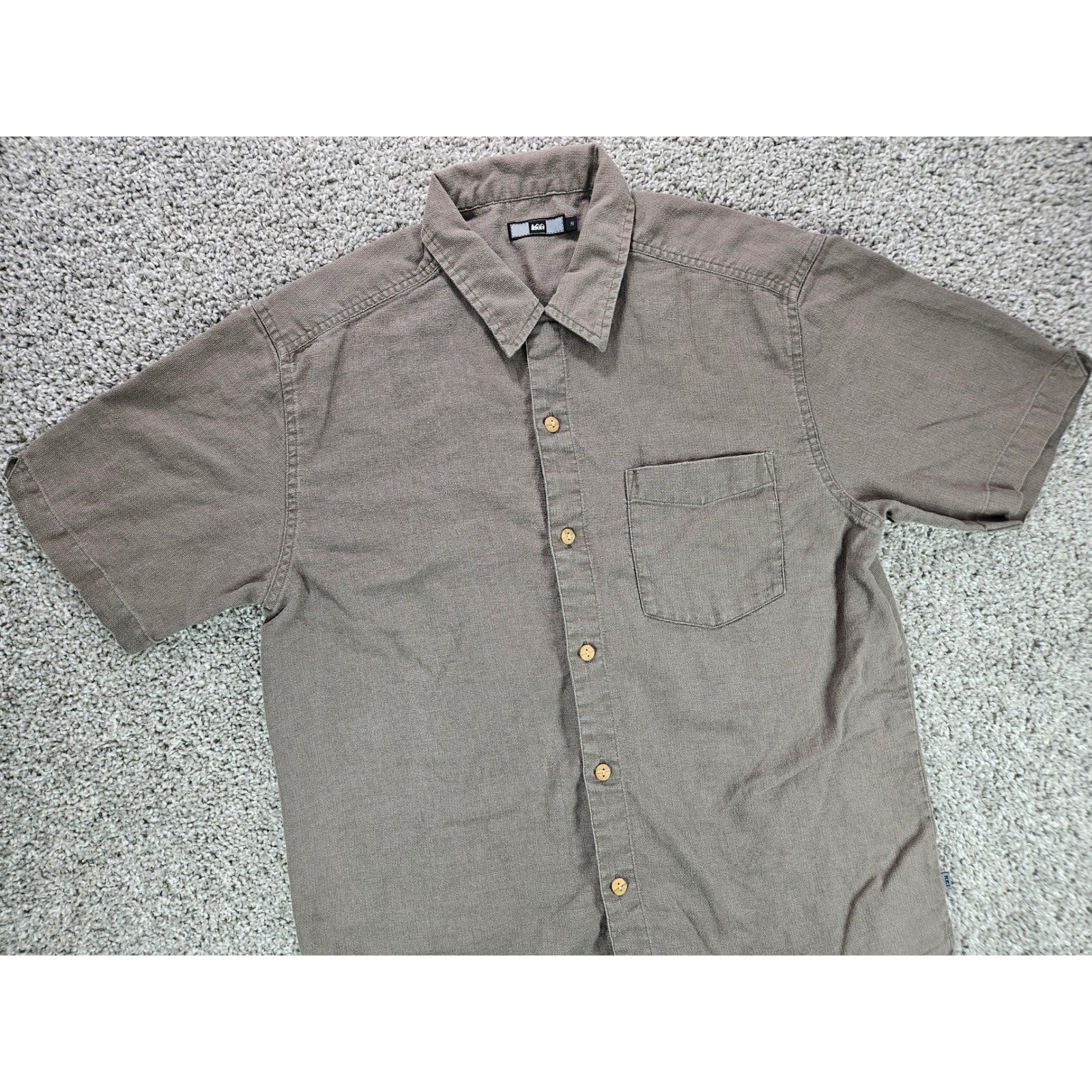 REI Co-op Hemp Blend Short Sleeve Mens Small Button Up Shirt Brown Casual Taupe