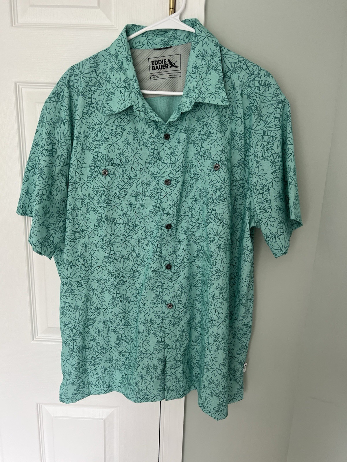 Eddie Bauer Hawaiian Shirt Men XL Lightweight Teal Short Sleeve Button Up