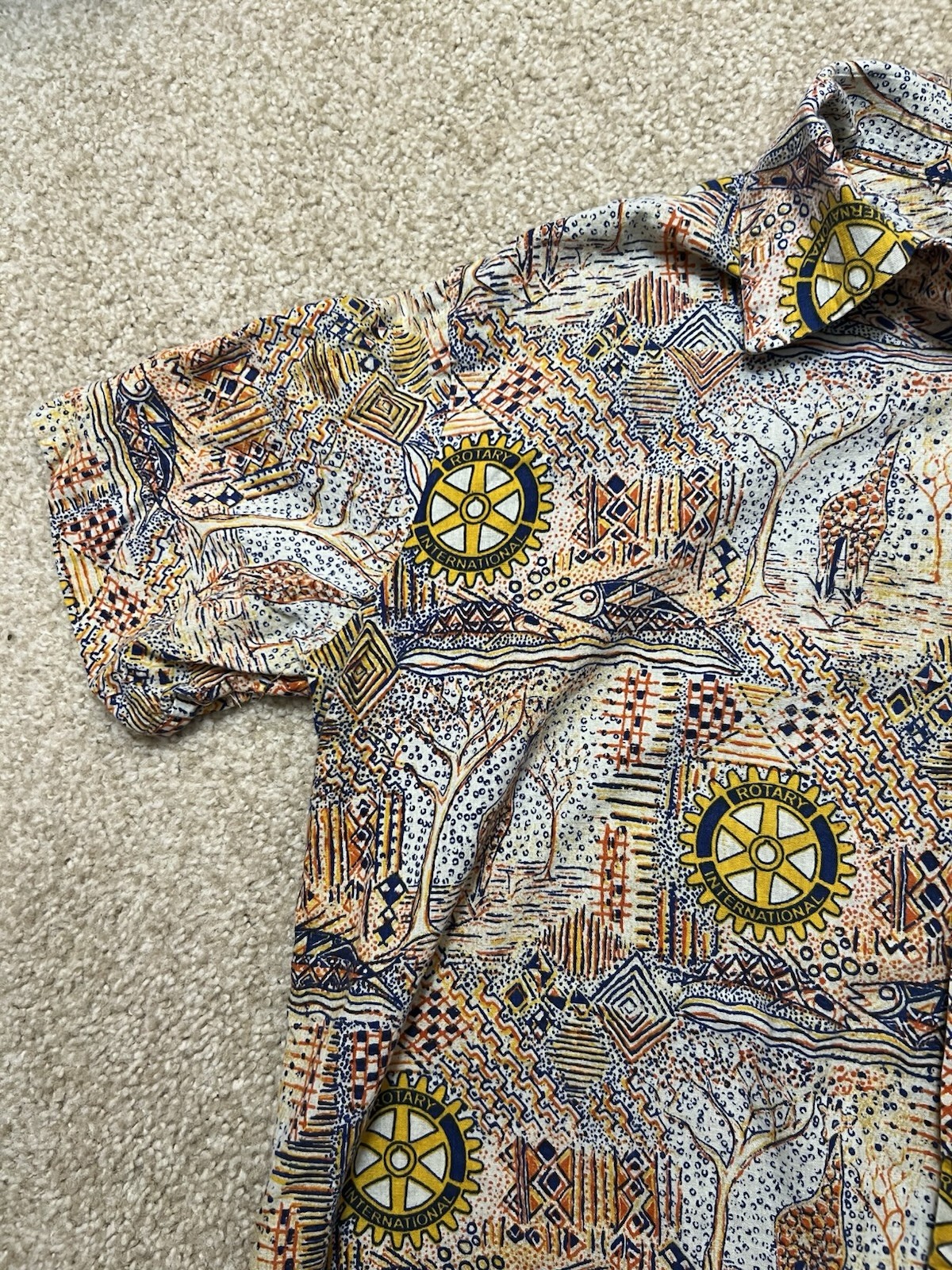 Rotary Club Of Livingstone M Handmade Vtg SS Button Up Shirt Abstract Animals