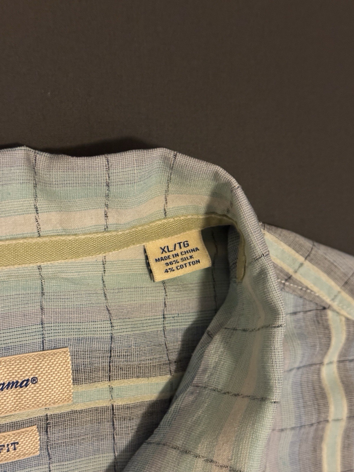 Tommy Bahama Men’s Silk Hawaiian Button Up Shirt Size XL Many Shades of Blue