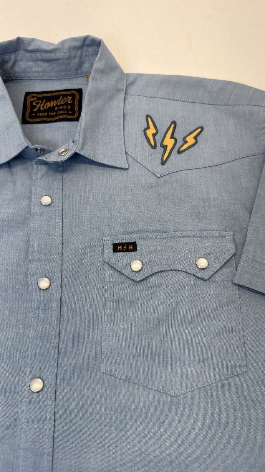 NWOT Howler Brothers Crosscut Deluxe Snap Volts Shirt Sz M Blue Chambray Western