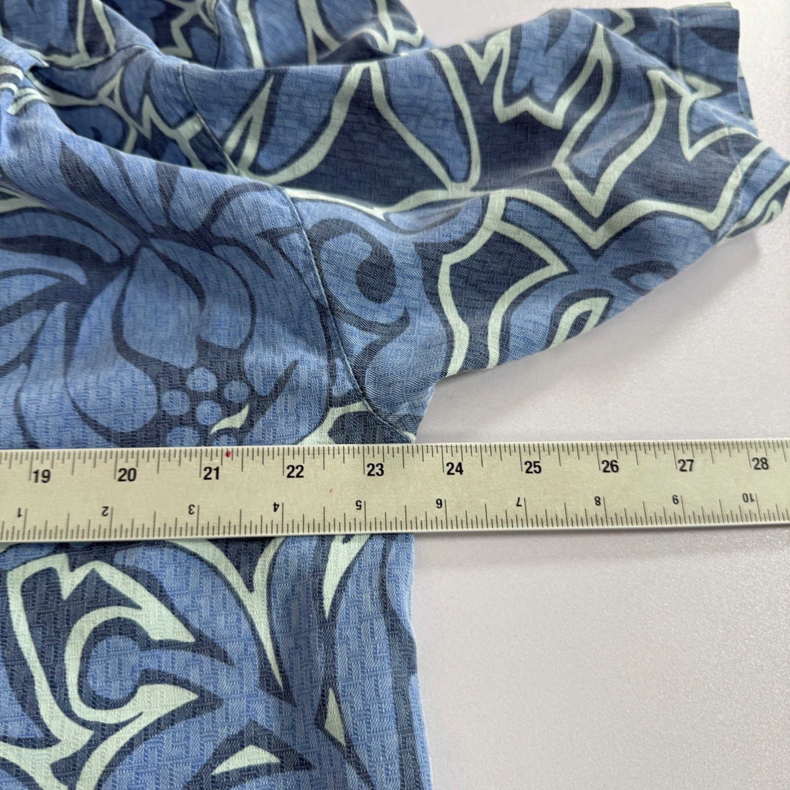 Tommy Bahama Shirt Mens Large Blue Silk Floral Hawaiian Short Sleeve Camp Aloha