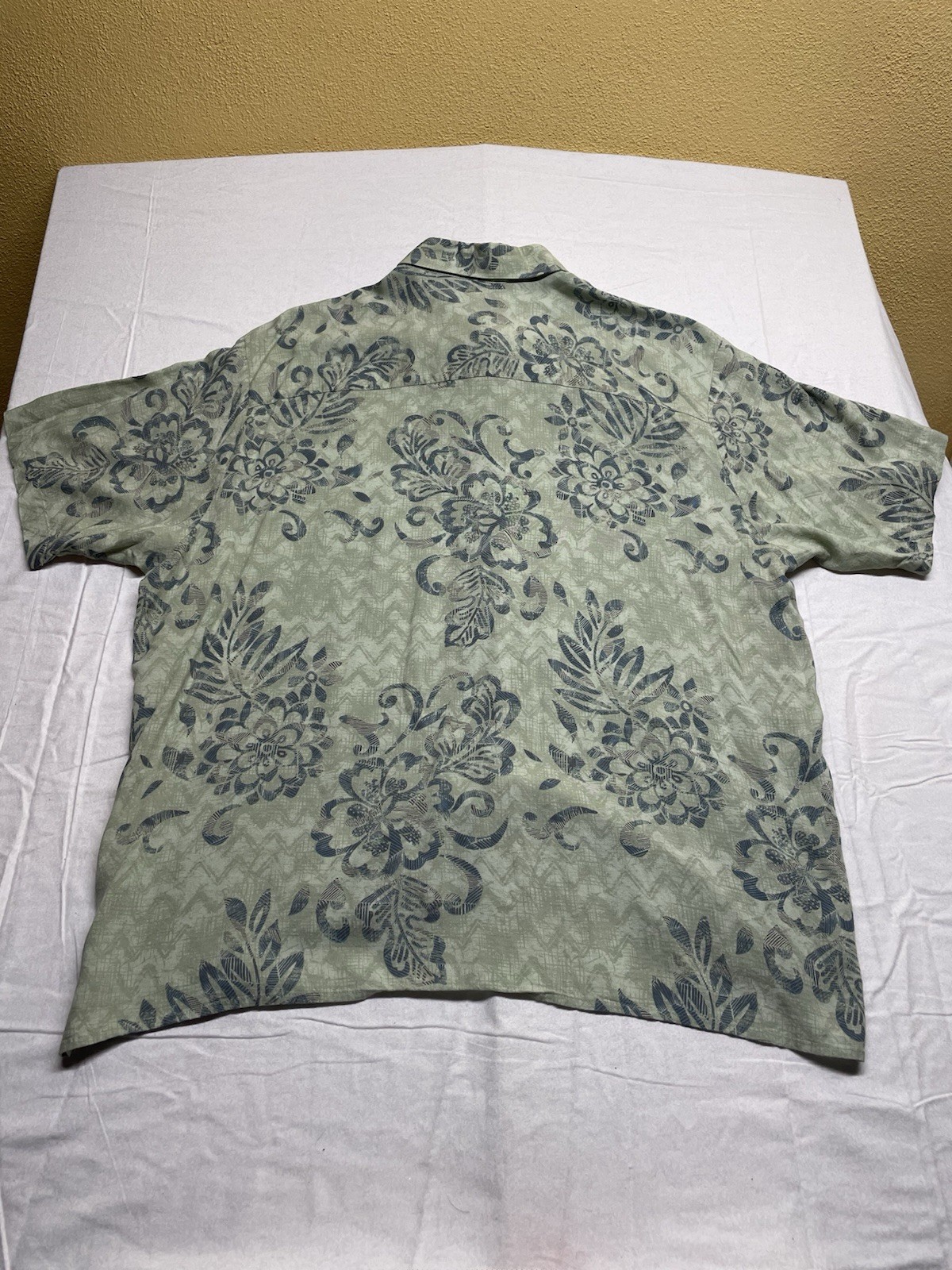 Natural Issue Men’s XL Green/Blue Floral Rayon Woven Lightweight Short Sleeve