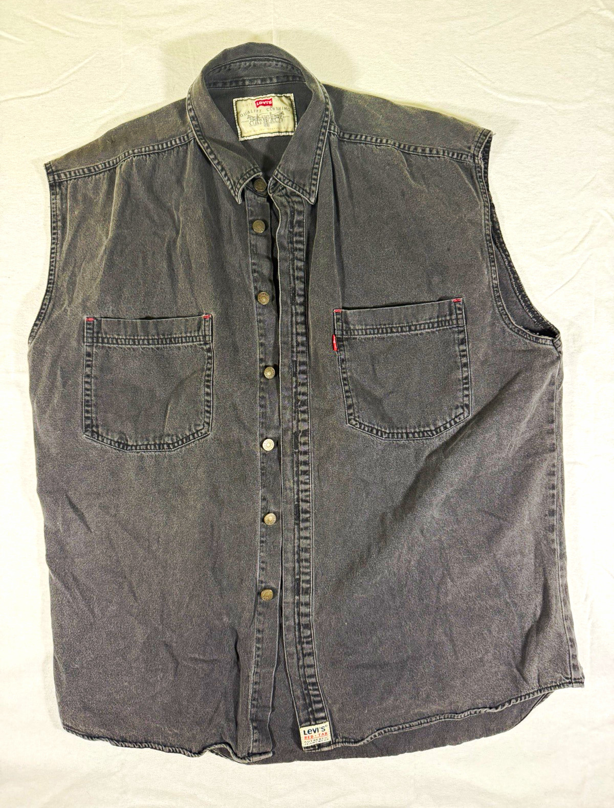 90s Levi’s Men’s Sleeveless Button-Up Denim Shirt – Faded Black Size M