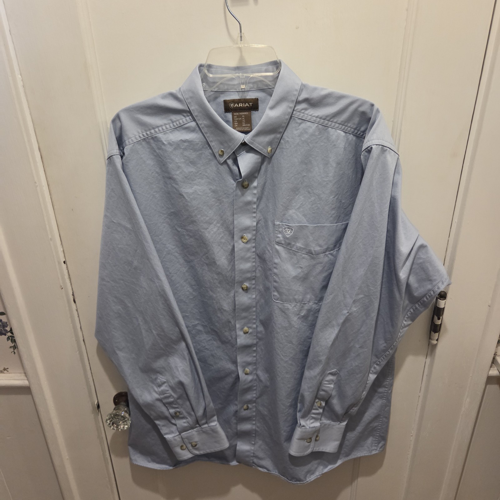 Ariat button down shirt Men’s XL Light blue