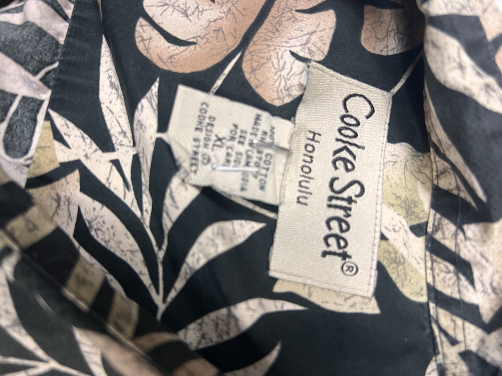 Cooke Street Men’s XL Cotton Hawaiian Floral Button-Up Shirt Black