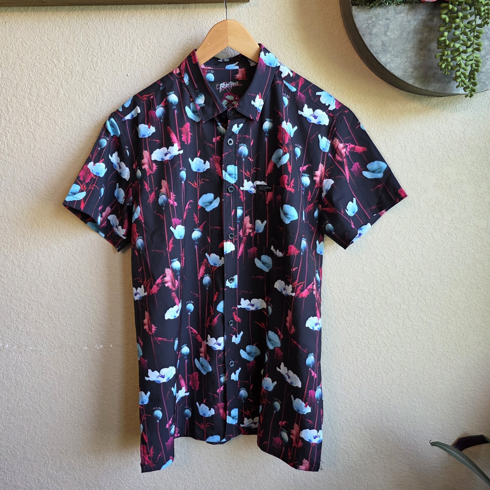 Retro Rifle Shirt Mens Medium Black Pink Button Up Poppy Print