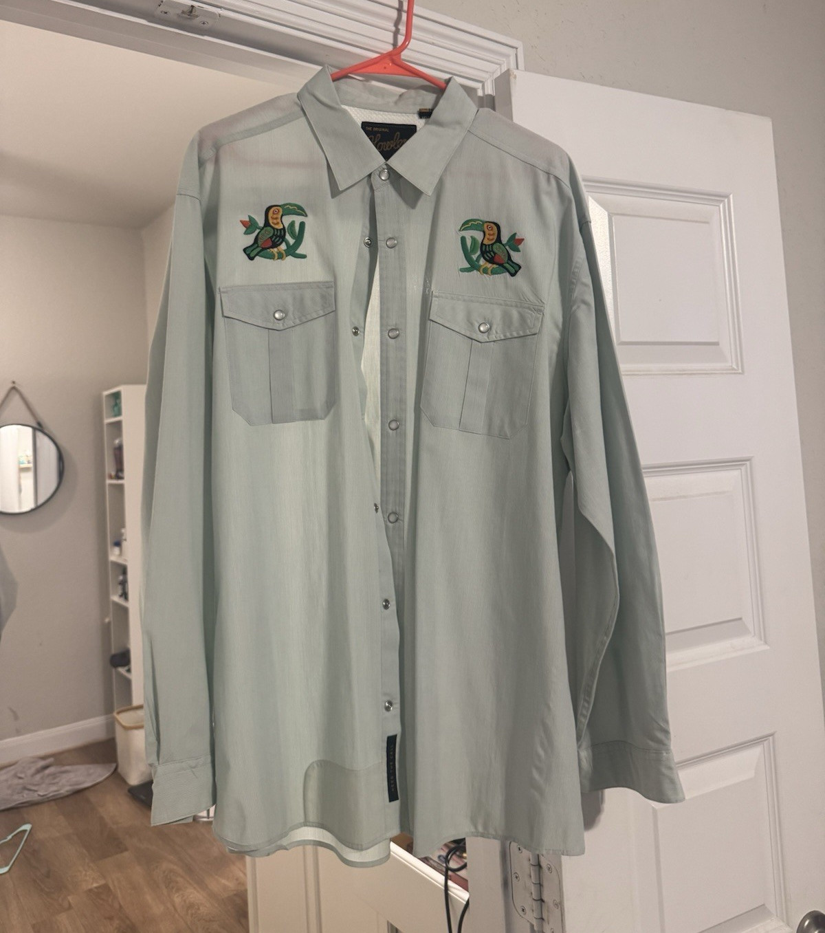 Howler Bros Men’s XL Green Long Sleeve Snap Shirt Pockets Embroidered Toucan
