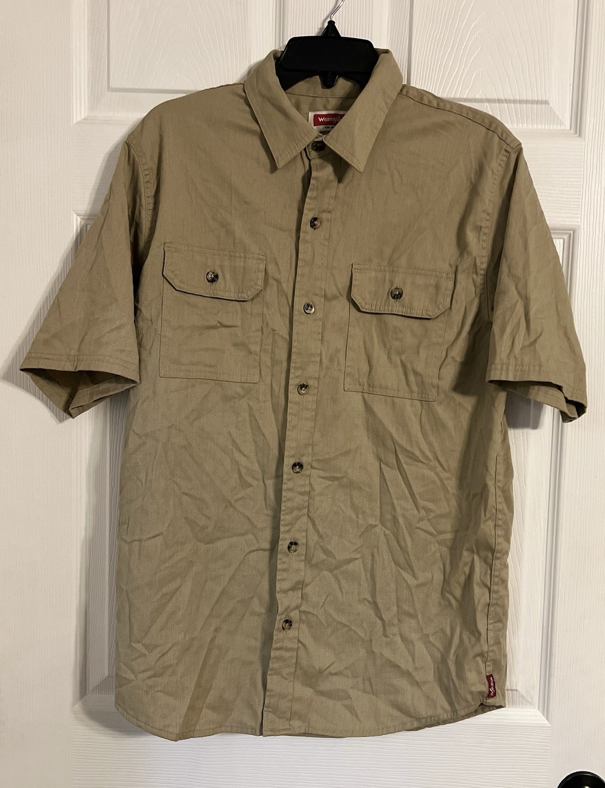 Wrangler Men’s Medium Solid Khaki Button Down Short Sleeve Shirt With Pockets